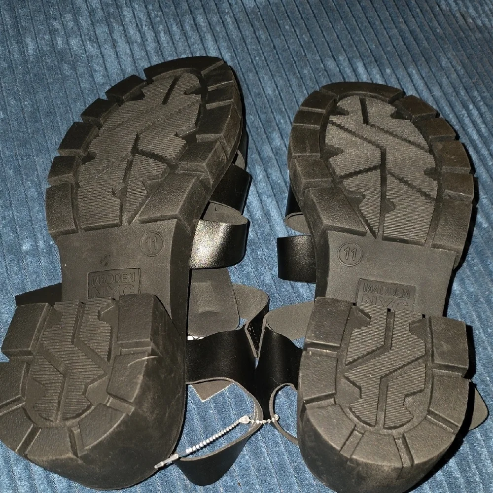 NEW Madden NYC Black Platform Sandals Size 11